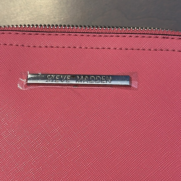 Steve Madden NWT Pink Raspberry Crossbody Chain Purse - Picture 4 of 8